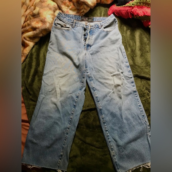 distressed jeans - Picture 2 of 3